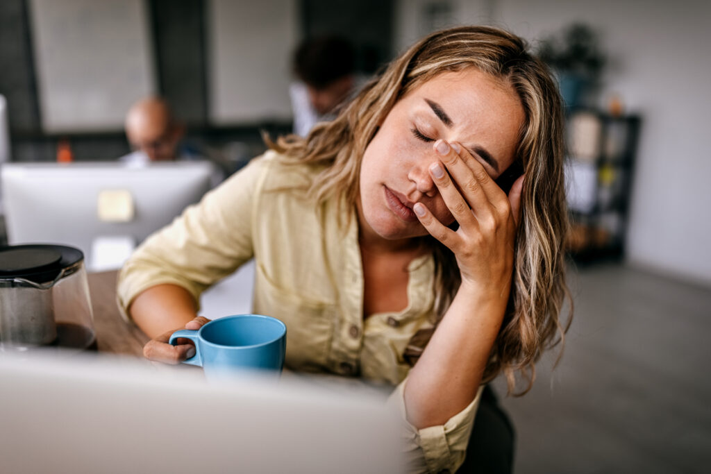 Dientes y salud mental: cómo el estrés y la ansiedad afectan a tu sonrisa